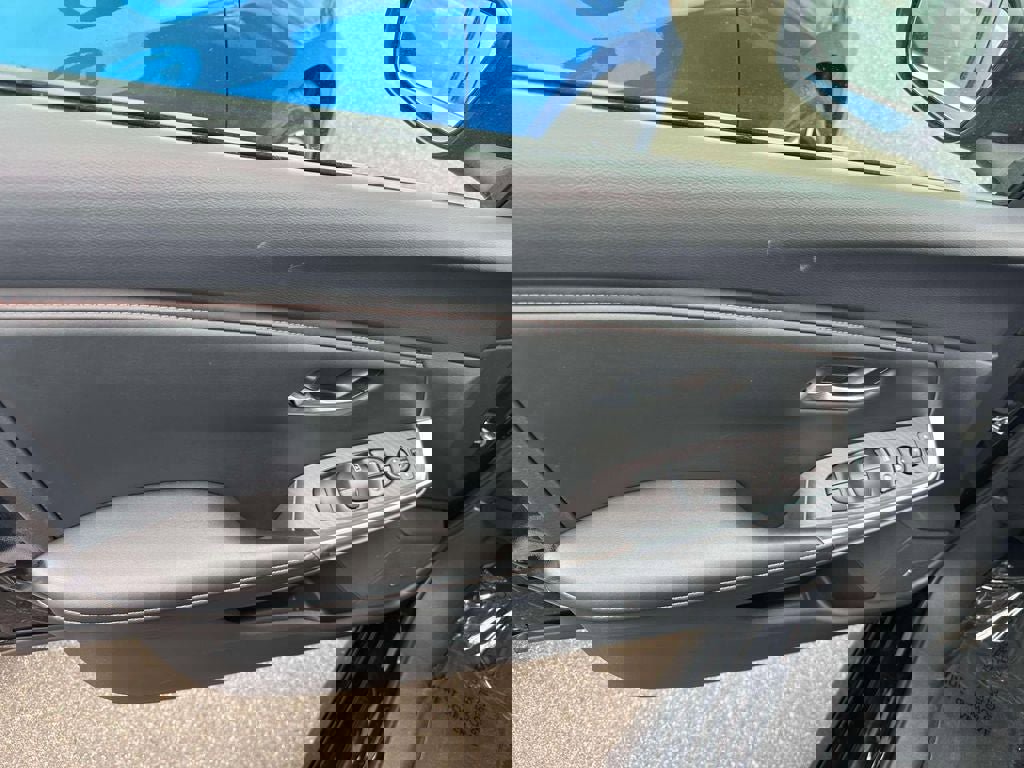 Used 2023 Nissan Sentra SR w/ SR Premium Package image 15