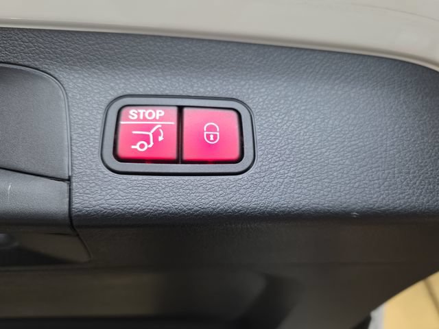 Used 2023 Mercedes-Benz GLS 580 4MATIC image 17