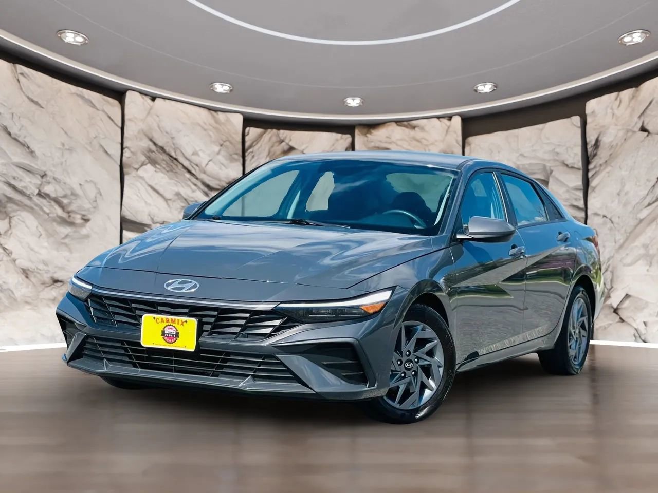 Used 2024 Hyundai Elantra SEL image 2