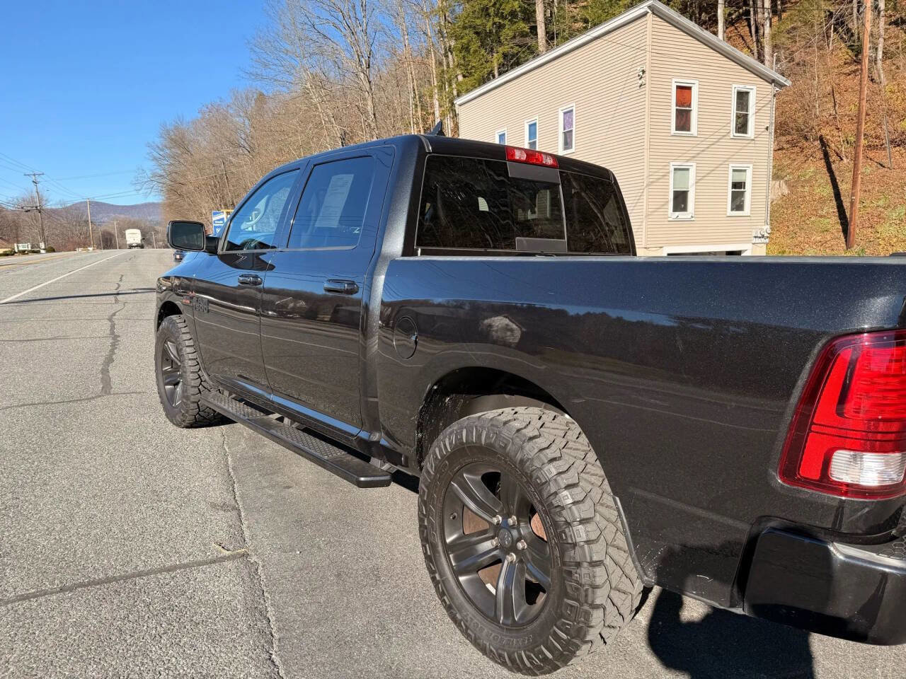 Used 2017 RAM 1500 Sport w/ Quick Order Package 26Q Night AWD/4WD image 6