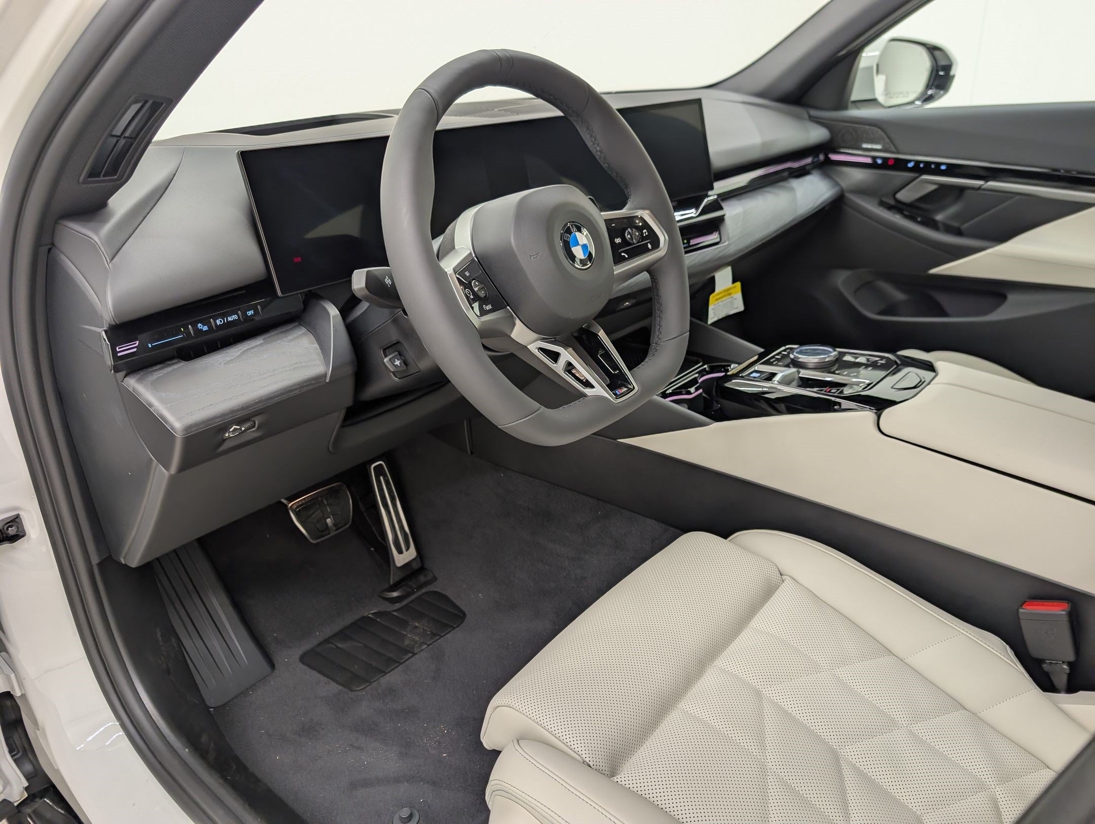 New 2026 BMW 530i w/ M Sport Package RWD image 4