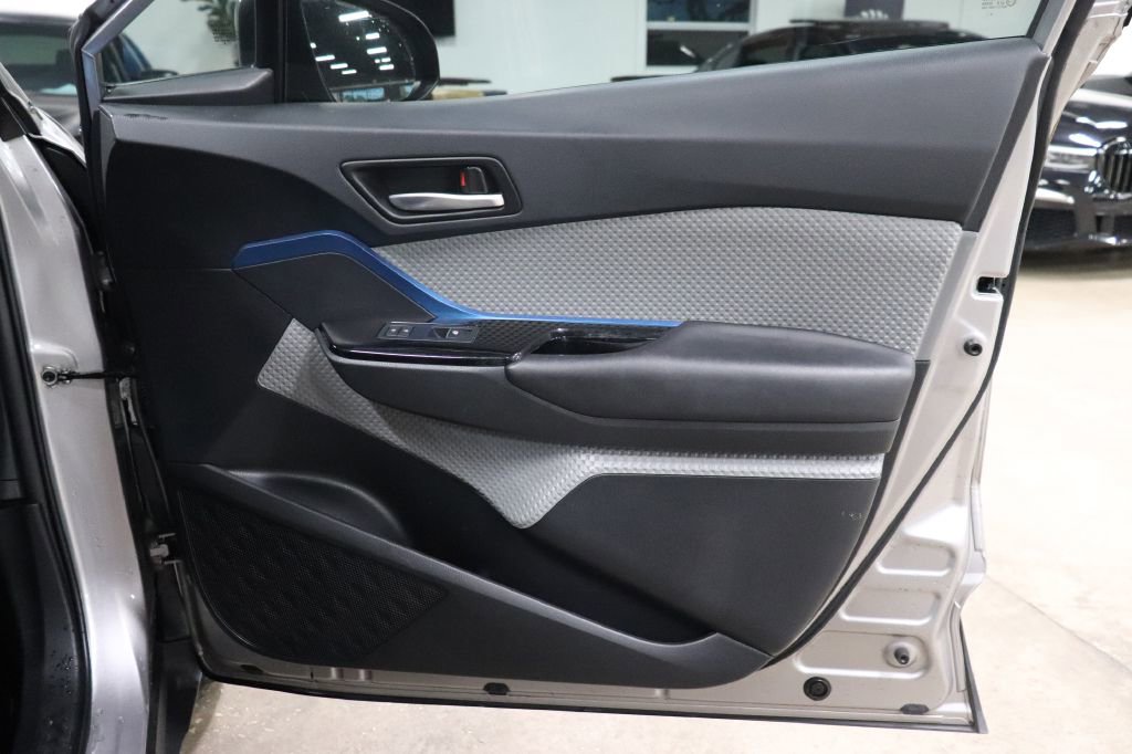 Used 2019 Toyota C-HR XLE image 22