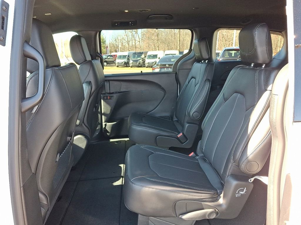 New 2026 Chrysler Voyager LX FWD image 7