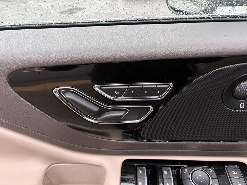 Used 2020 Lincoln Aviator Reserve w/ Equipment Group 201A image 12