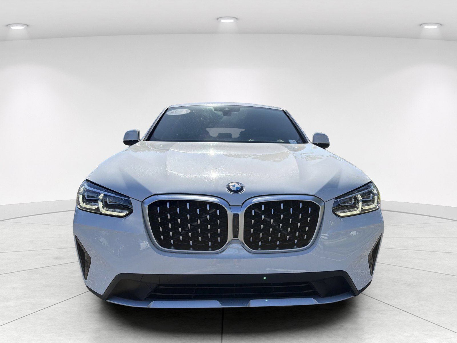 Certified 2025 BMW X4 xDrive30i AWD/4WD image 2