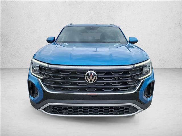 Used 2024 Volkswagen Atlas Cross Sport SE w/ Panoramic Sunroof Package FWD image 2