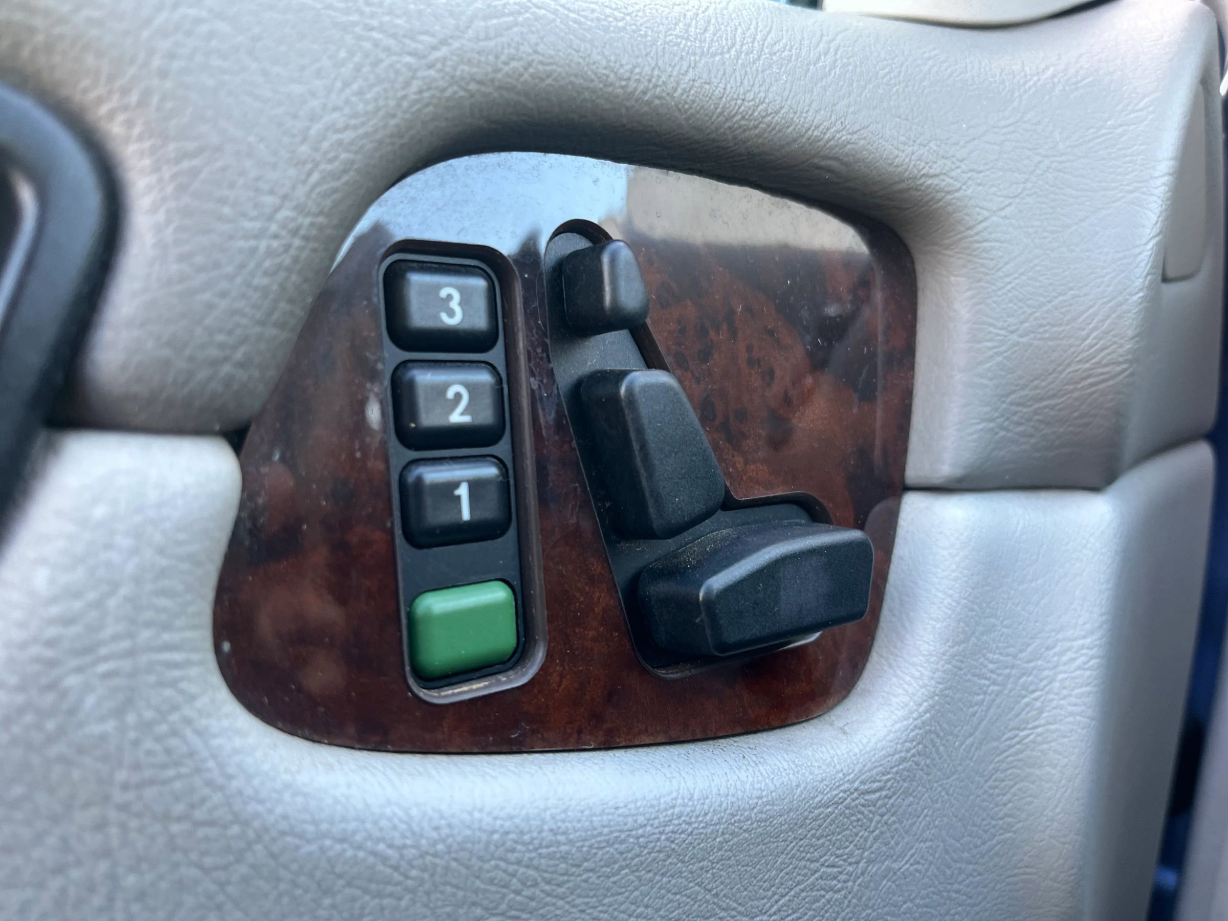 Used 2002 Mercedes-Benz CLK 320 Cabriolet image 22