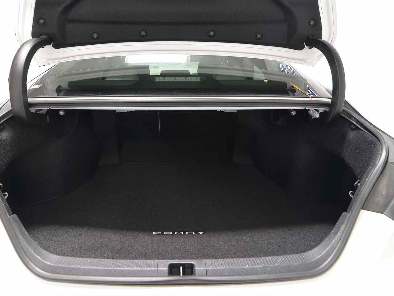 Used 2018 Toyota Camry SE image 12