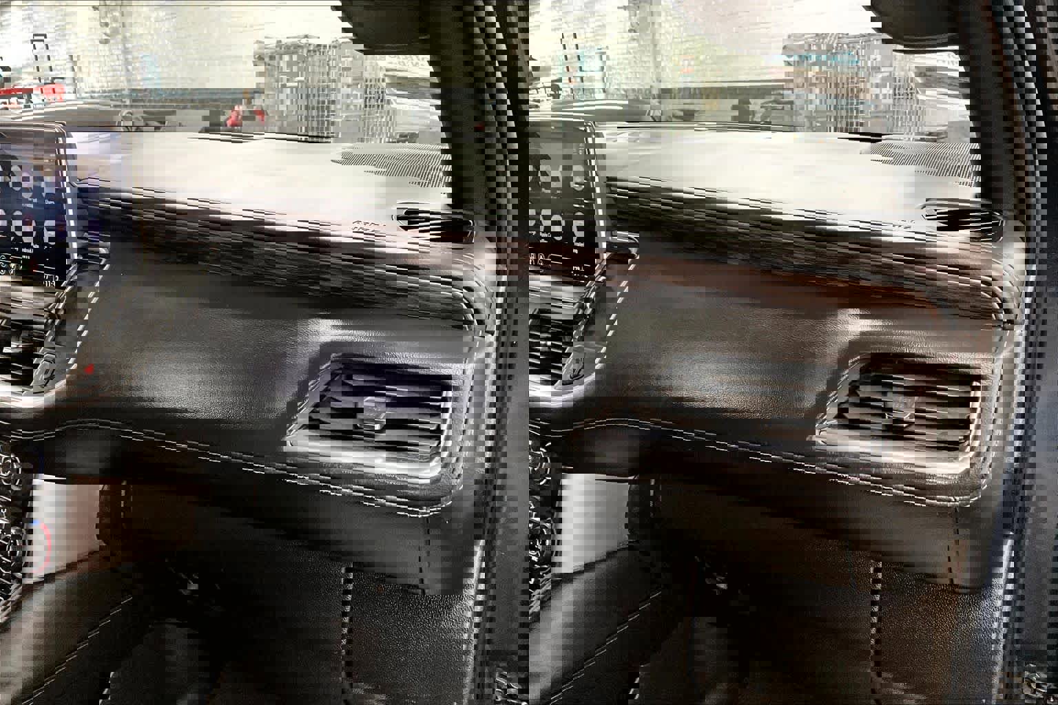 Used 2021 Chevrolet Suburban Z71 w/ Z71 Signature Package image 18