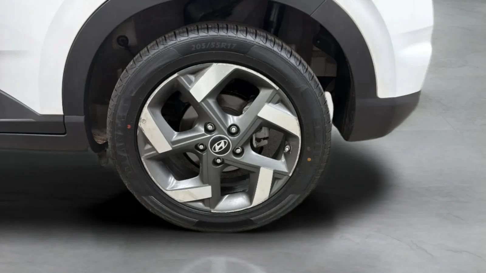 Used 2025 Hyundai Venue SEL FWD image 27
