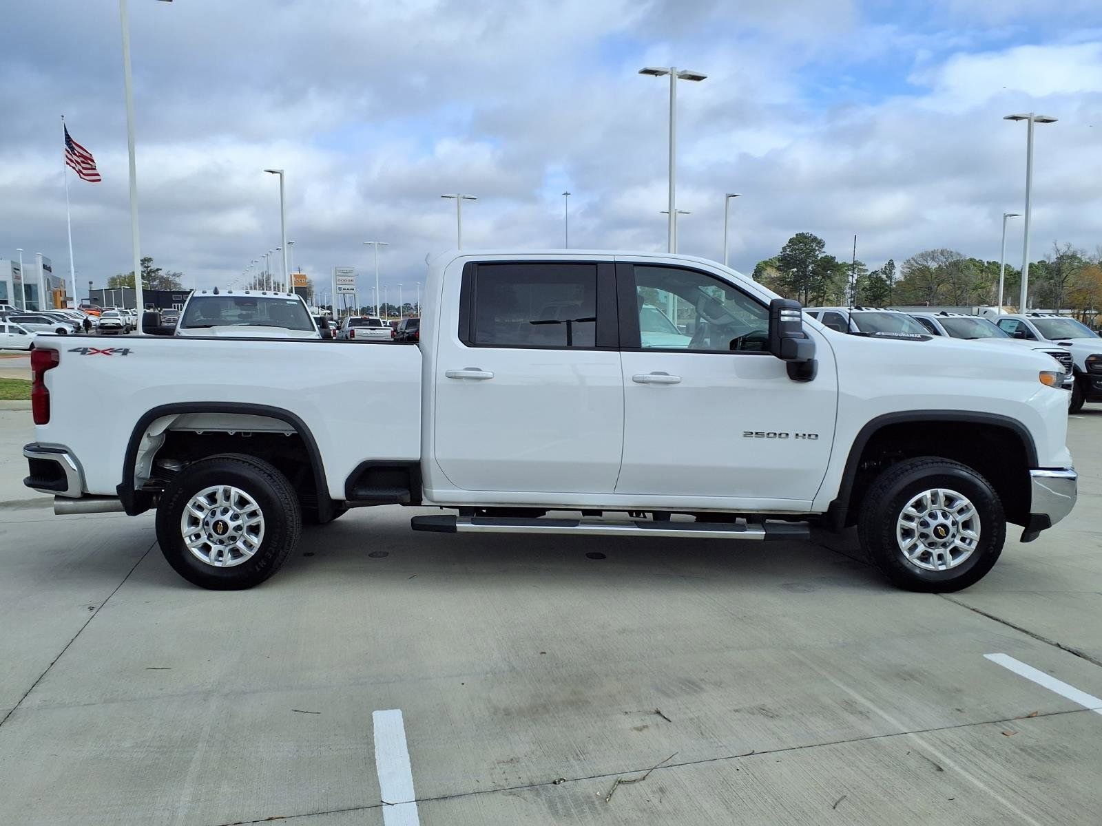 Used 2025 Chevrolet Silverado 2500 LT w/ Convenience Package image 5