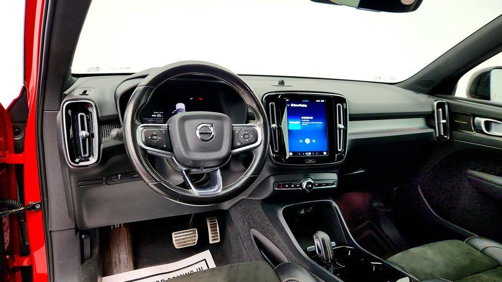 Used 2021 Volvo XC40 P8 Recharge image 12