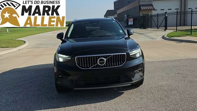 Used 2023 Volvo XC40 B5 Plus AWD/4WD image 3