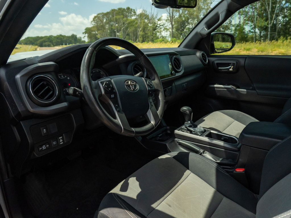 Used 2020 Toyota Tacoma TRD Sport w/ Technology Package RWD image 10