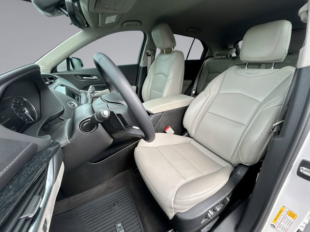 Used 2022 Cadillac XT4 Premium Luxury w/ Enhanced Visibility Package FWD image 30