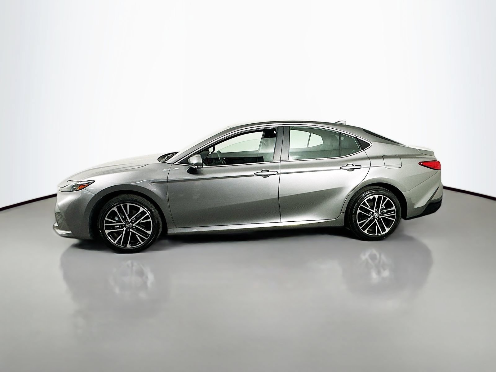 Certified 2025 Toyota Camry XLE AWD/4WD image 4
