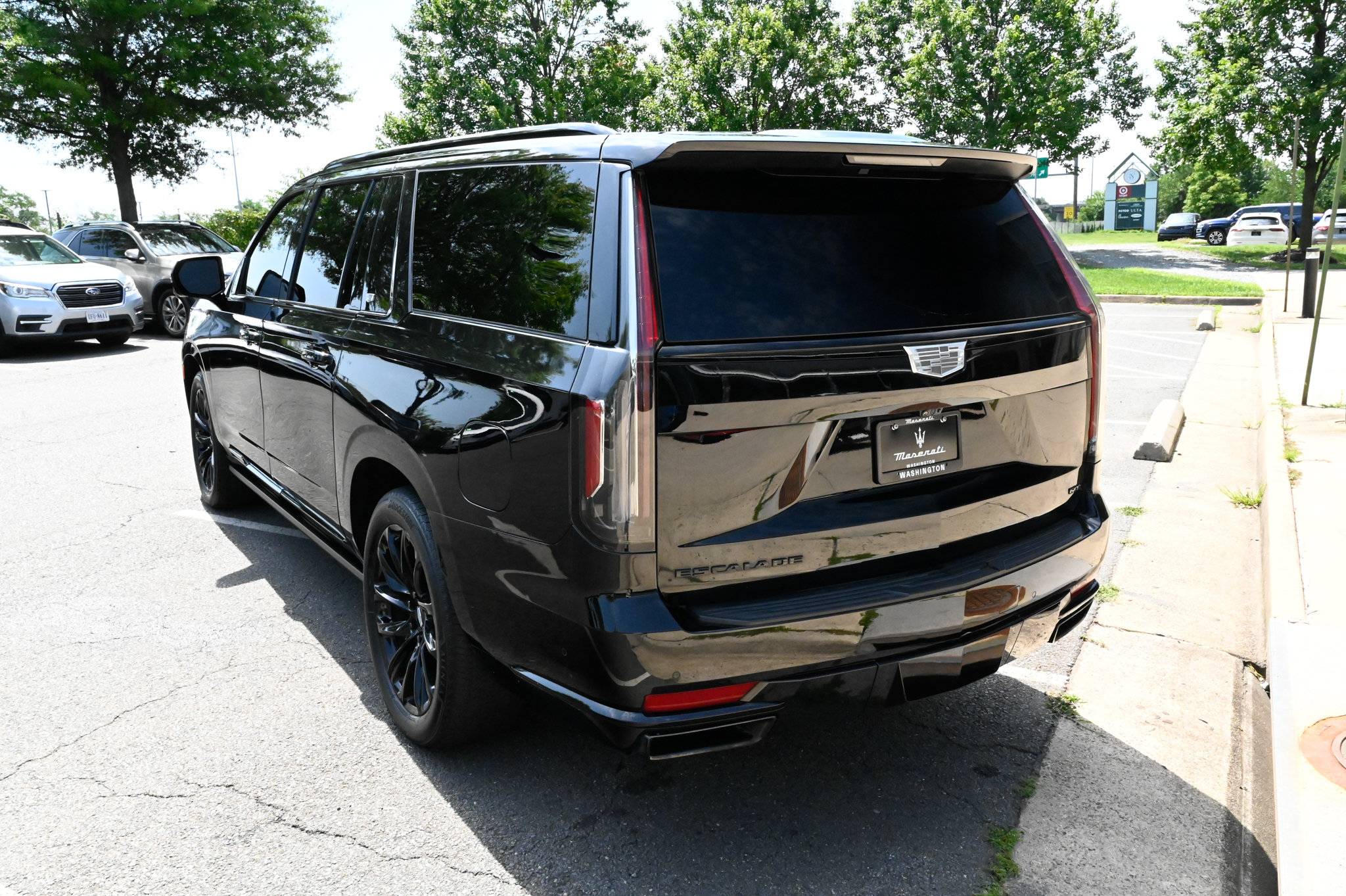 Used 2023 Cadillac Escalade ESV Sport Platinum w/ LPO, ONYX Package AWD/4WD image 7