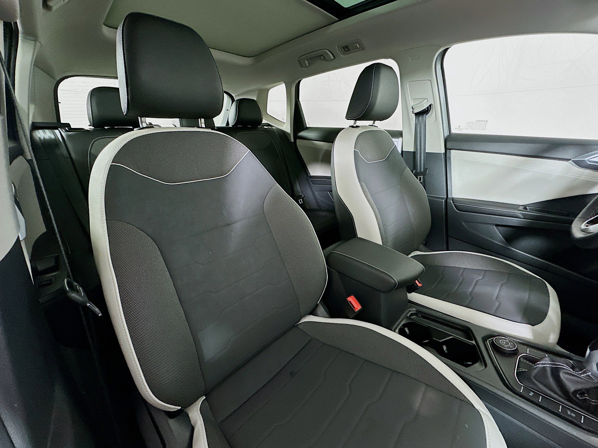 Used 2025 Volkswagen Taos SE w/ Panoramic Sunroof Package image 26