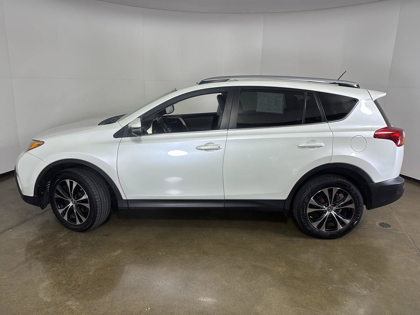 Used 2015 Toyota RAV4 Limited AWD/4WD image 27