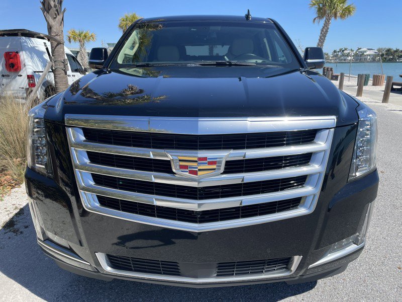 Used 2020 Cadillac Escalade Premium Luxury image 4