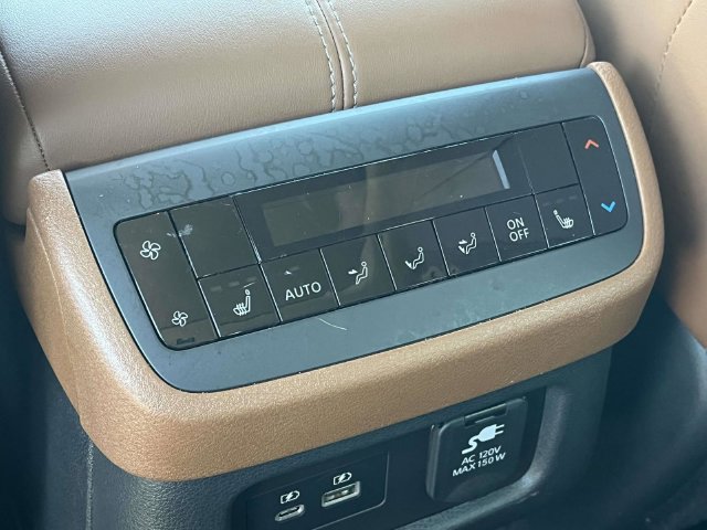 Used 2024 Nissan Pathfinder Platinum FWD image 21