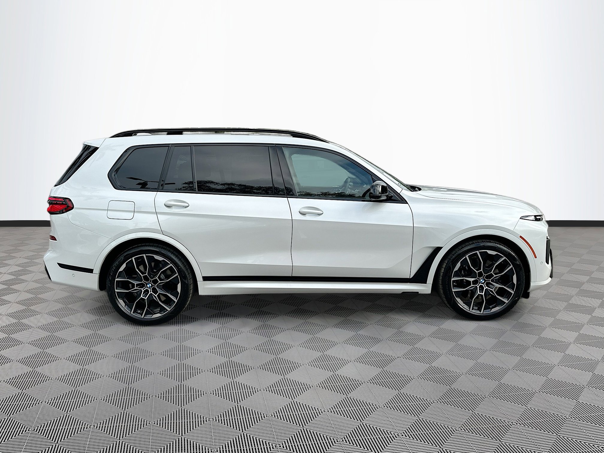New 2026 BMW X7 M60i image 8