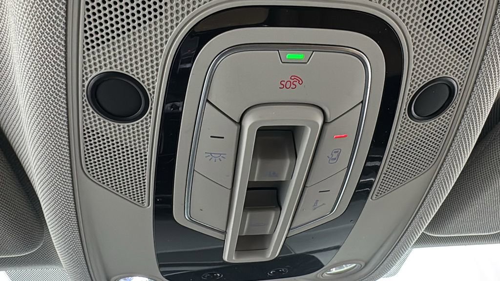 Used 2023 Audi Q8 Prestige image 32