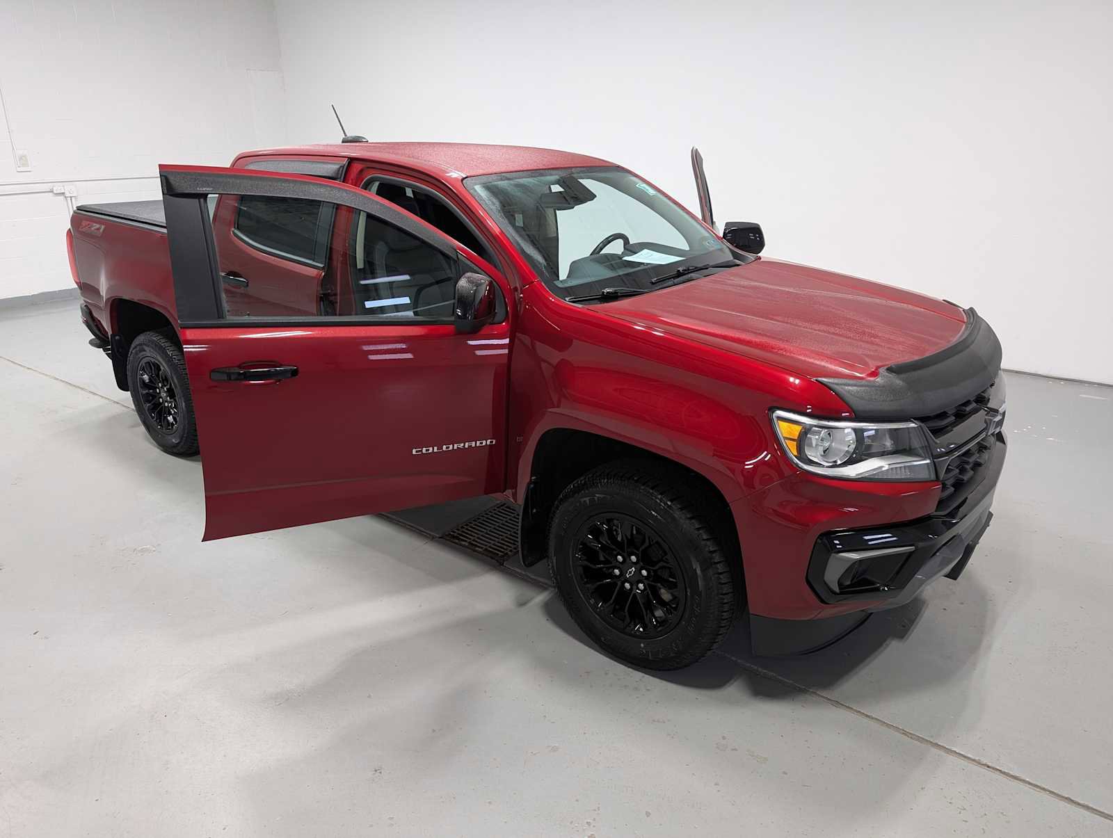 Used 2021 Chevrolet Colorado Z71 AWD/4WD image 16