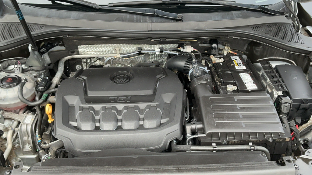 Used 2021 Volkswagen Tiguan SE R-Line FWD image 24