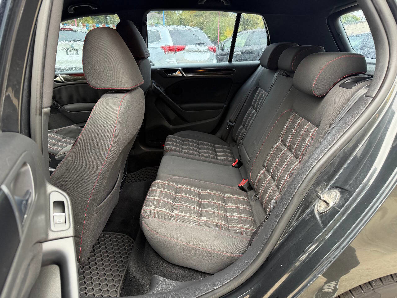 Used 2010 Volkswagen GTI 4-Door image 12