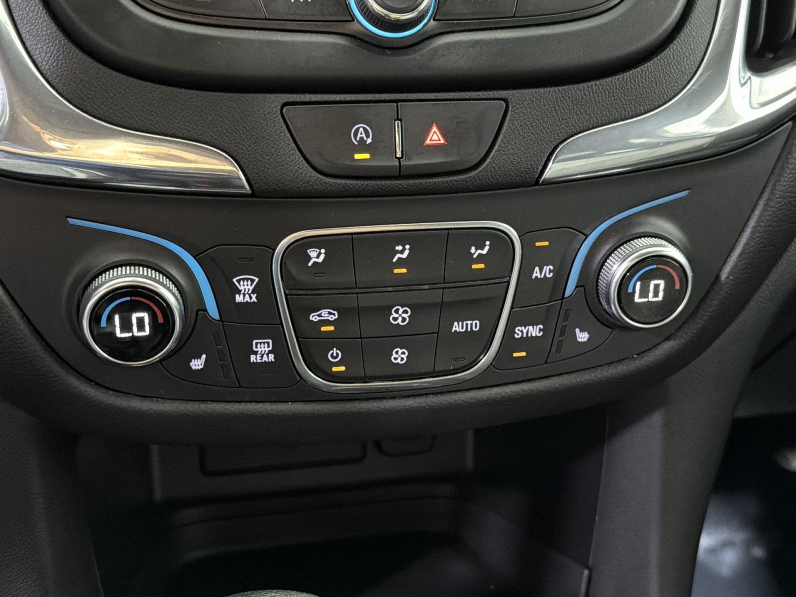 Used 2022 Chevrolet Equinox LT AWD/4WD image 24