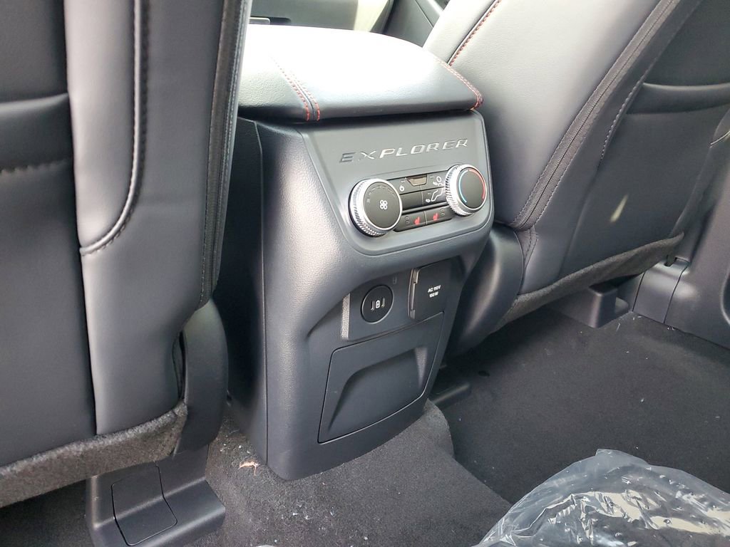 New 2026 Ford Explorer ST-Line w/ ST-Line Street Pack image 32