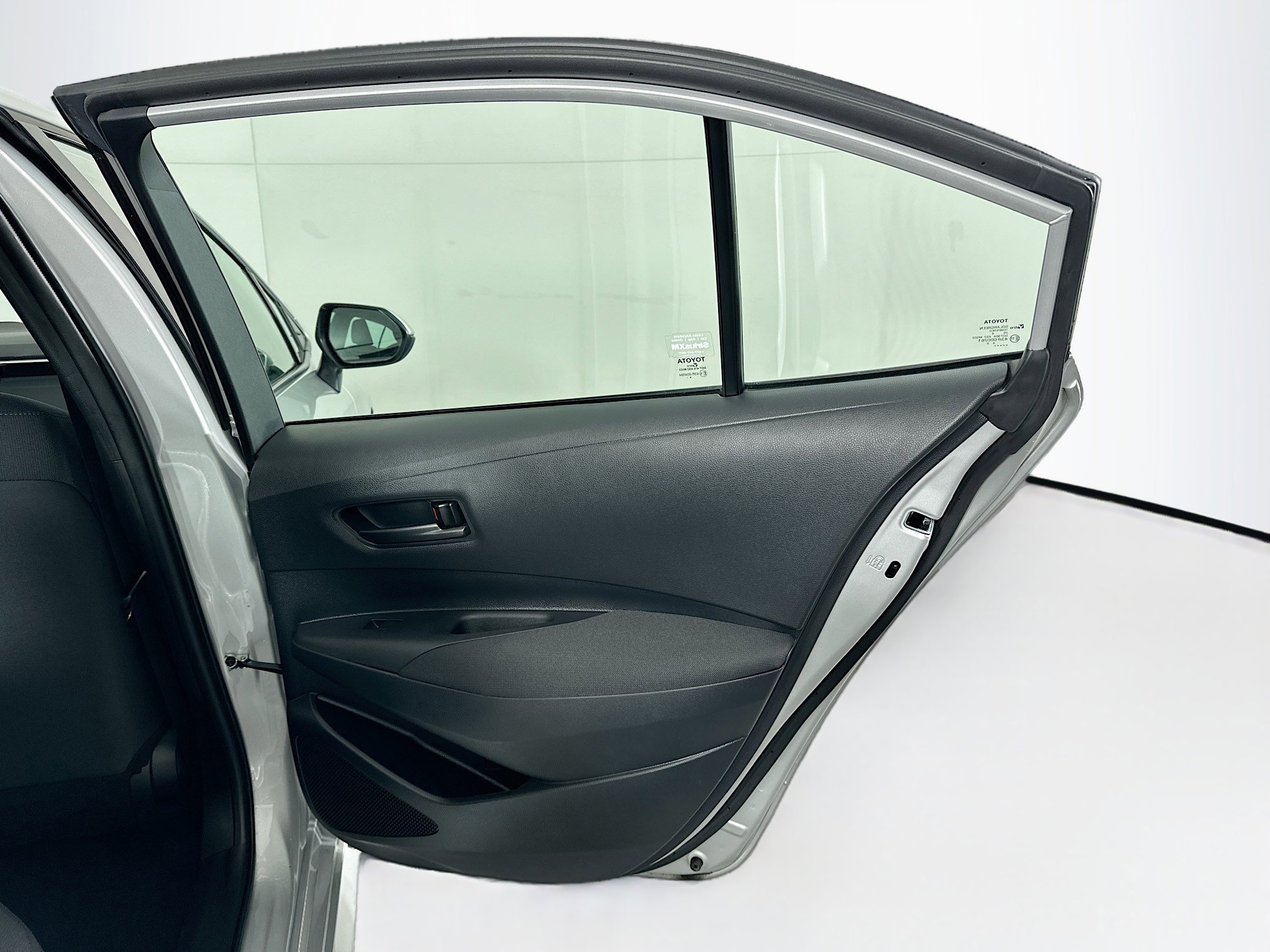 Used 2025 Toyota Corolla LE image 28