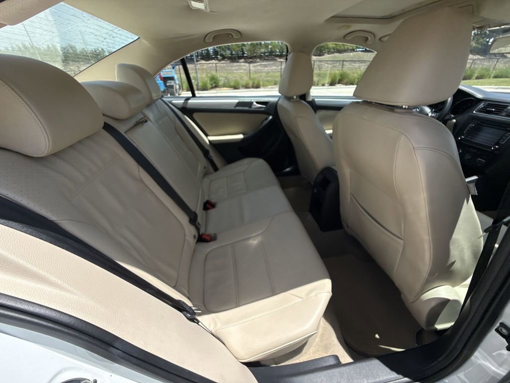 Used 2015 Volkswagen Jetta SE FWD image 17