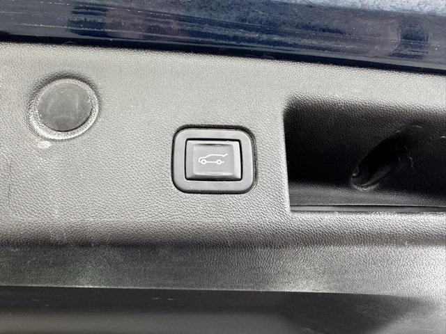 Used 2022 Chevrolet Equinox RS w/ RS Leather Package image 39