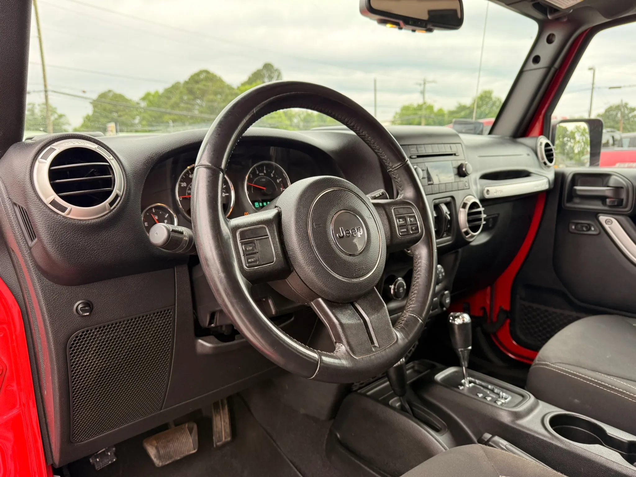 Used 2018 Jeep Wrangler Unlimited Sahara AWD/4WD image 13