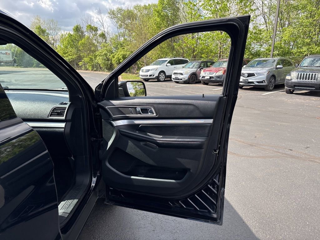 Used 2017 Ford Explorer XLT FWD image 39