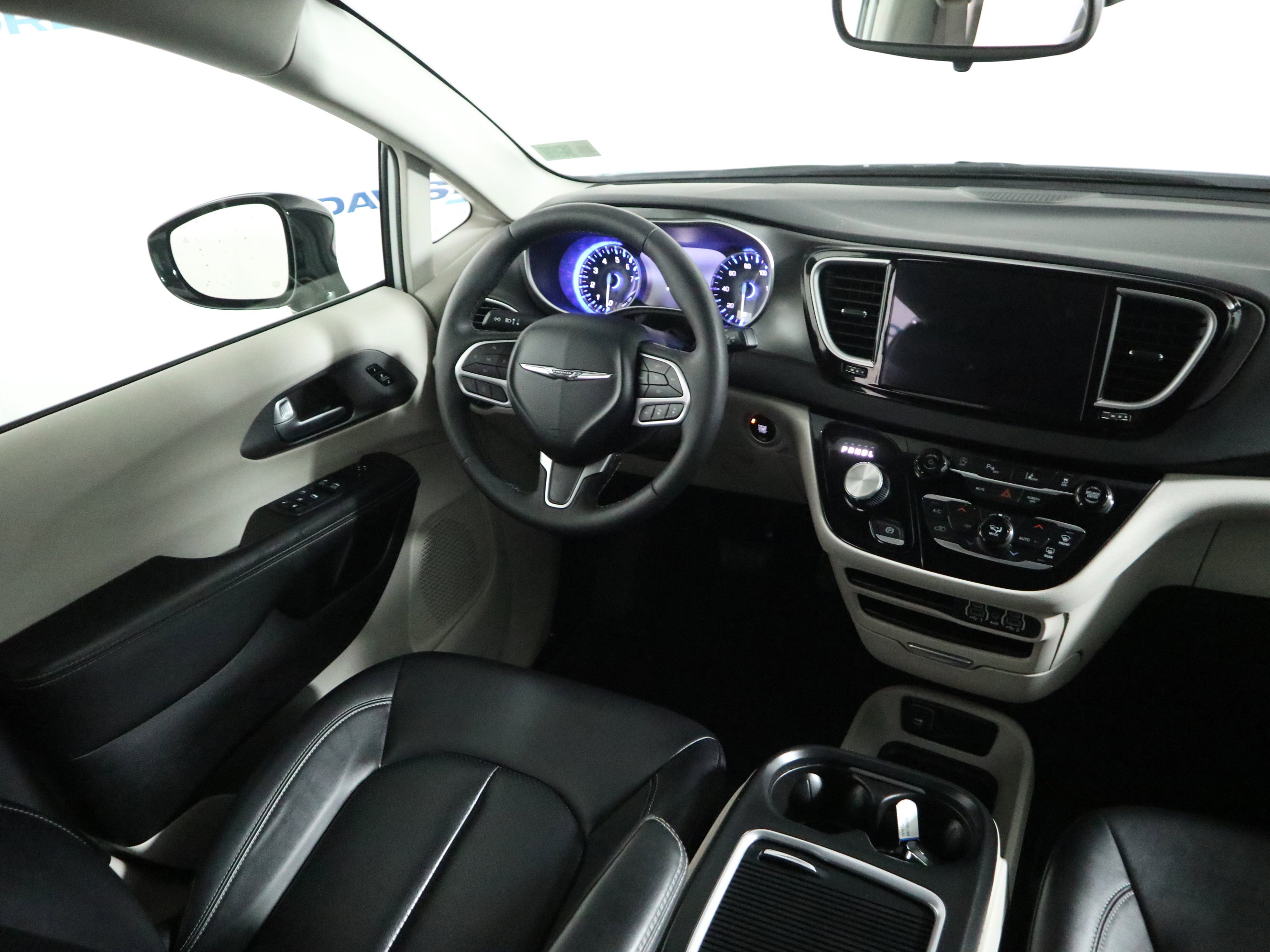 Used 2024 Chrysler Pacifica Touring-L FWD image 15