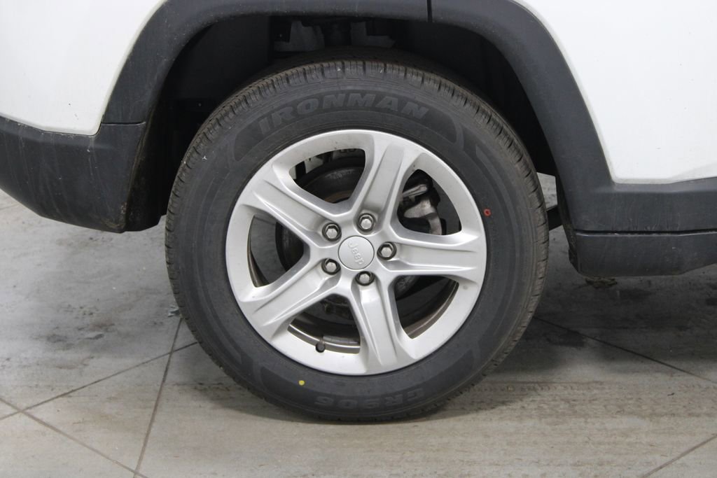 Used 2024 Jeep Compass Latitude image 12