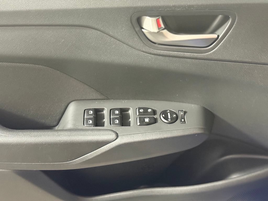 Used 2022 Hyundai Accent SE FWD image 21