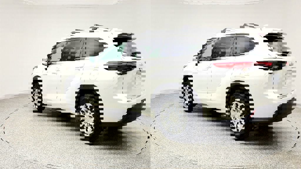 Used 2021 Toyota Highlander XLE image 7