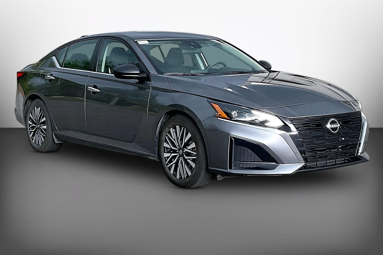 Used 2024 Nissan Altima 2.5 SV