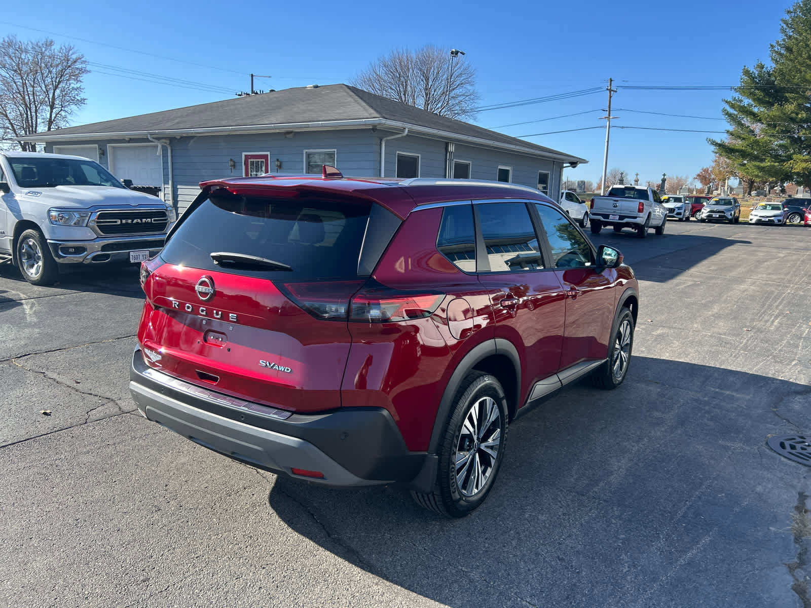 Used 2023 Nissan Rogue SV w/ SV Premium B Package image 3