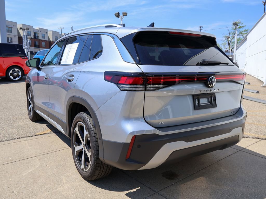 Used 2025 Volkswagen Tiguan SE image 3
