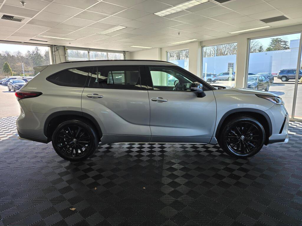 Used 2024 Toyota Highlander XSE image 2