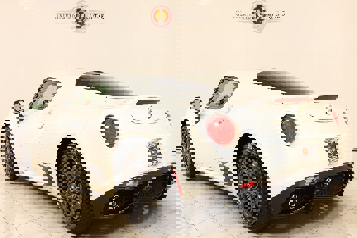 Used 2015 Alfa Romeo 4C Base w/ Leather Interior Group image 4