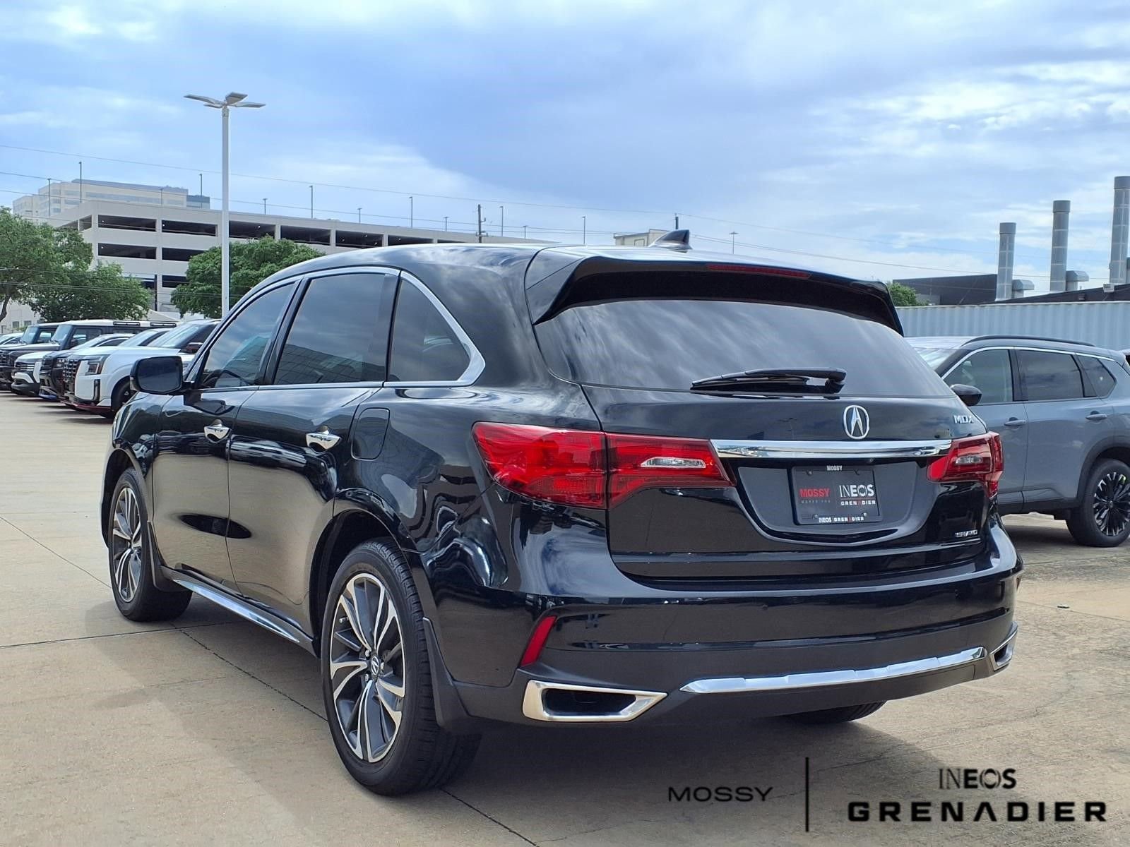 Used 2020 Acura MDX SH-AWD w/ Technology Package image 2