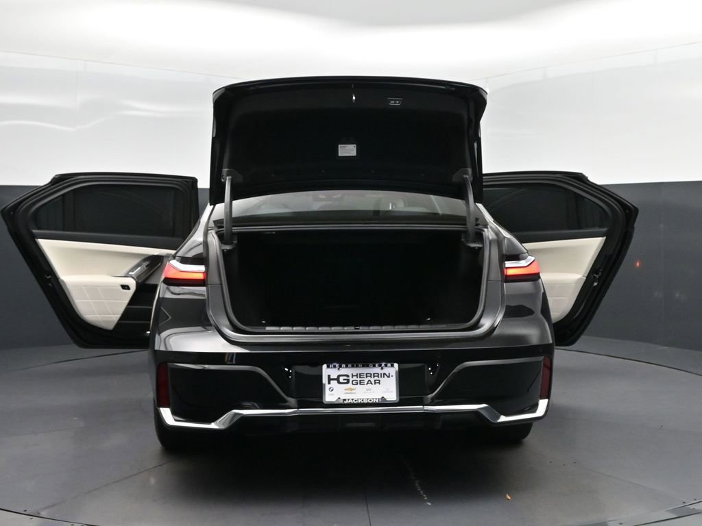 Used 2023 BMW 740i image 52