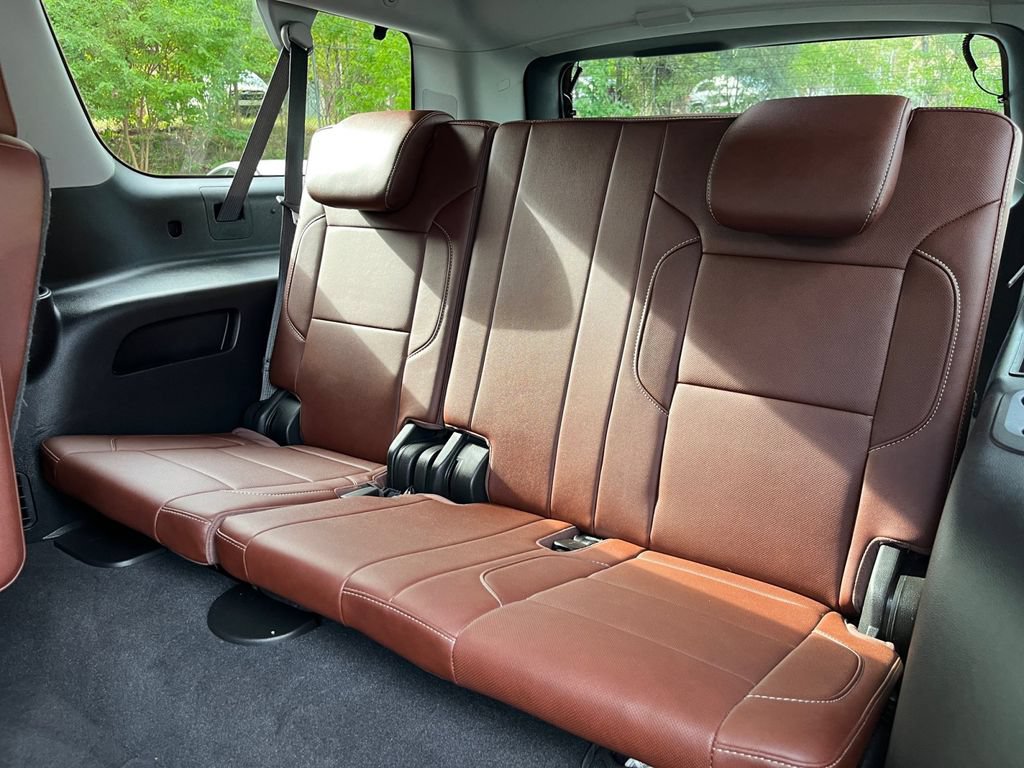 Used 2020 Chevrolet Suburban Premier w/ Premier Plus Edition AWD/4WD image 21