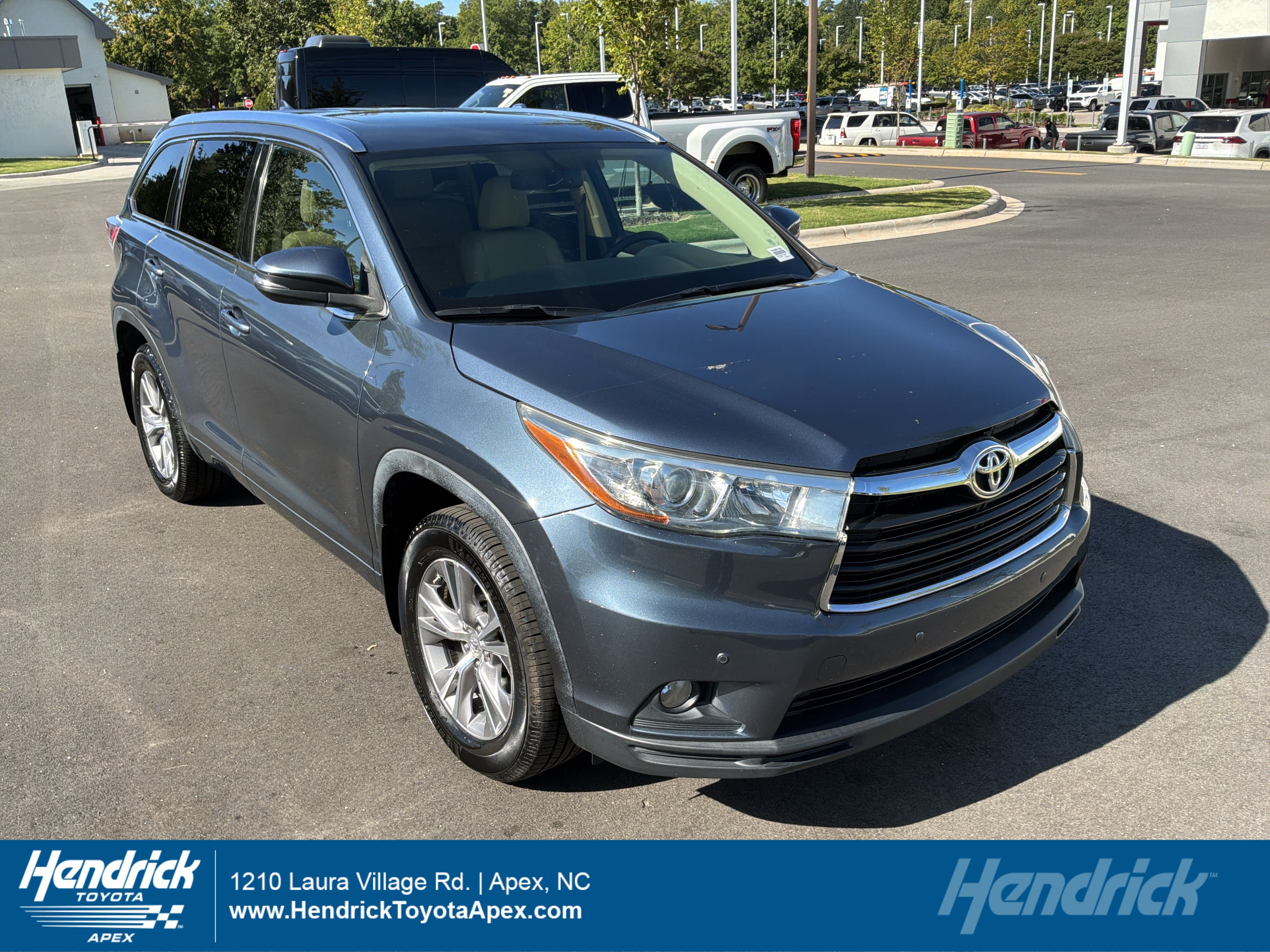 Used 2015 Toyota Highlander XLE AWD/4WD image 1